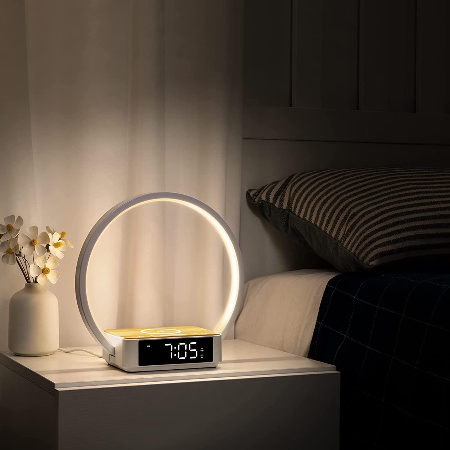 WILIT B17 Bedside Lamp with Wireless Charger and Alarm Review