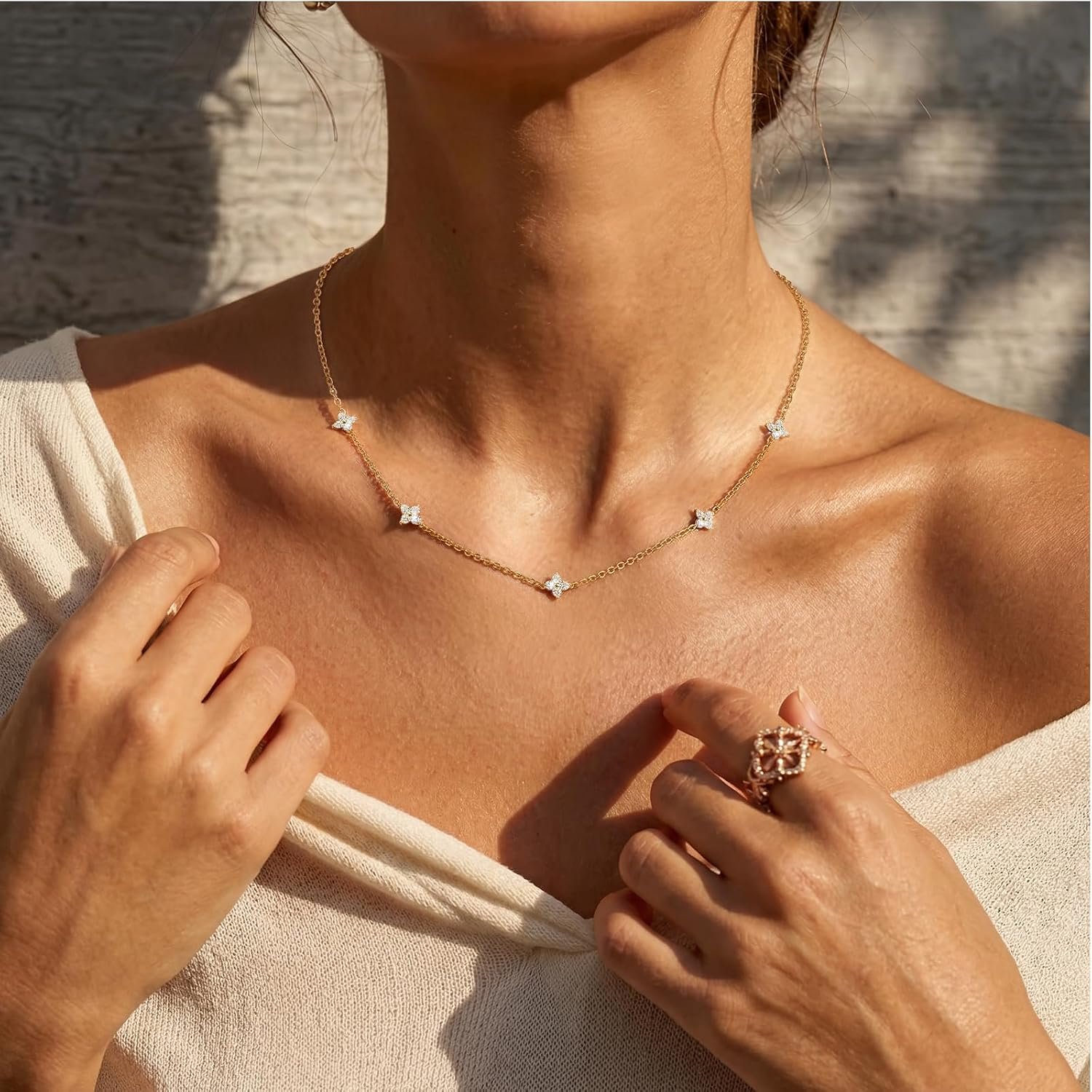 POAIIU Gold Clover Station Necklace Review (14K Plated Choker)